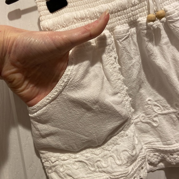 Peruvian Fabrics Crochet Detailed White Beach Skort - Picture 6 of 14